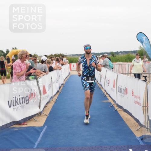22.06.2025 - Viking Triathlon MichiJ http://msf.ph/oto/8131516 22.06.2025 15:39:09 Ziel 70 meine-sportfotos.de