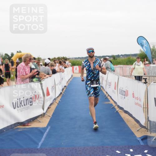 22.06.2025 - Viking Triathlon MichiJ http://msf.ph/oto/8131517 22.06.2025 15:39:09 Ziel 70 meine-sportfotos.de