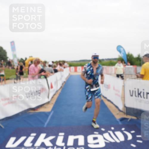 22.06.2025 - Viking Triathlon MichiJ http://msf.ph/oto/8131521 22.06.2025 15:39:10 Ziel 70 meine-sportfotos.de