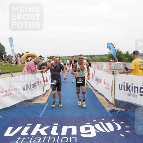 22.06.2025 - Viking Triathlon MichiJ http://msf.ph/oto/8131606 22.06.2025 15:40:01 Ziel 170, 180, 248 meine-sportfotos.de