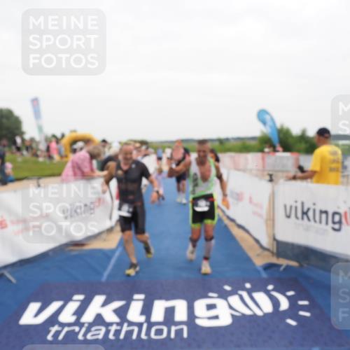 22.06.2025 - Viking Triathlon MichiJ http://msf.ph/oto/8131608 22.06.2025 15:40:01 Ziel 170, 180, 248 meine-sportfotos.de