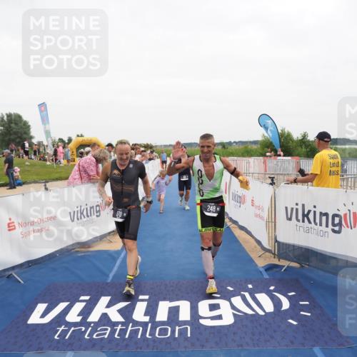 22.06.2025 - Viking Triathlon MichiJ http://msf.ph/oto/8131610 22.06.2025 15:40:01 Ziel 170, 180, 248 meine-sportfotos.de