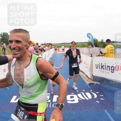 22.06.2025 - Viking Triathlon MichiJ http://msf.ph/oto/8131625 22.06.2025 15:40:03 Ziel 170, 180, 248 meine-sportfotos.de