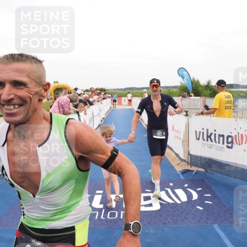 22.06.2025 - Viking Triathlon MichiJ http://msf.ph/oto/8131627 22.06.2025 15:40:04 Ziel 170, 180, 248 meine-sportfotos.de