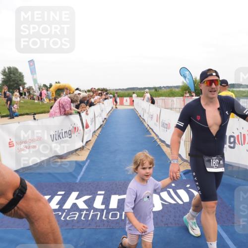 22.06.2025 - Viking Triathlon MichiJ http://msf.ph/oto/8131634 22.06.2025 15:40:04 Ziel 170, 180, 248 meine-sportfotos.de