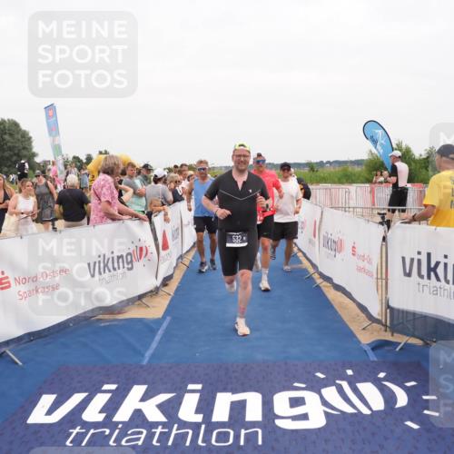 22.06.2025 - Viking Triathlon MichiJ http://msf.ph/oto/8131667 22.06.2025 15:40:18 Ziel 532, 644 meine-sportfotos.de