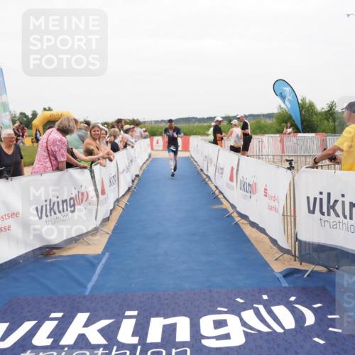 22.06.2025 - Viking Triathlon MichiJ http://msf.ph/oto/8131716 22.06.2025 15:40:47 Ziel 159, 437 meine-sportfotos.de