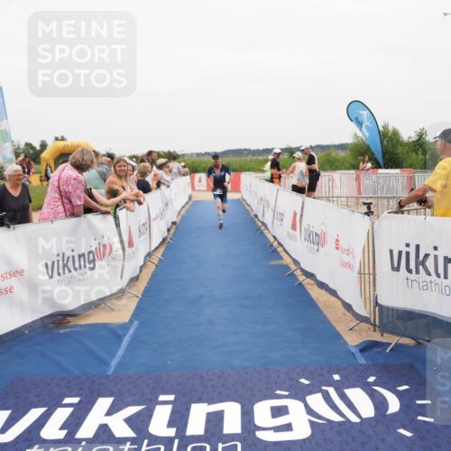 22.06.2025 - Viking Triathlon MichiJ http://msf.ph/oto/8131717 22.06.2025 15:40:47 Ziel 159, 437 meine-sportfotos.de