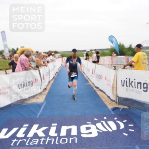 22.06.2025 - Viking Triathlon MichiJ http://msf.ph/oto/8131726 22.06.2025 15:40:49 Ziel 437 meine-sportfotos.de