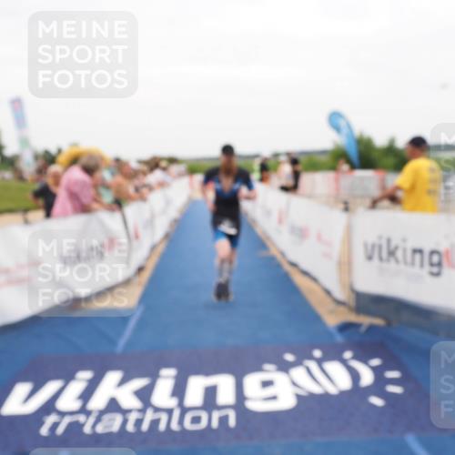 22.06.2025 - Viking Triathlon MichiJ http://msf.ph/oto/8131727 22.06.2025 15:40:49 Ziel 437 meine-sportfotos.de