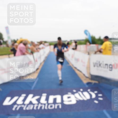 22.06.2025 - Viking Triathlon MichiJ http://msf.ph/oto/8131728 22.06.2025 15:40:49 Ziel 437 meine-sportfotos.de