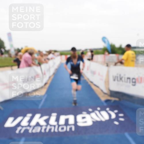 22.06.2025 - Viking Triathlon MichiJ http://msf.ph/oto/8131729 22.06.2025 15:40:49 Ziel 437 meine-sportfotos.de