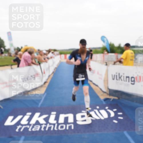 22.06.2025 - Viking Triathlon MichiJ http://msf.ph/oto/8131731 22.06.2025 15:40:49 Ziel 437 meine-sportfotos.de