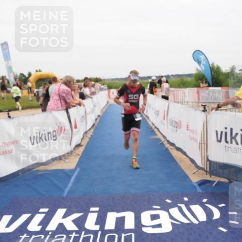 22.06.2025 - Viking Triathlon MichiJ http://msf.ph/oto/8131758 22.06.2025 15:41:22 Ziel 208 meine-sportfotos.de