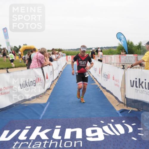 22.06.2025 - Viking Triathlon MichiJ http://msf.ph/oto/8131759 22.06.2025 15:41:22 Ziel 208 meine-sportfotos.de
