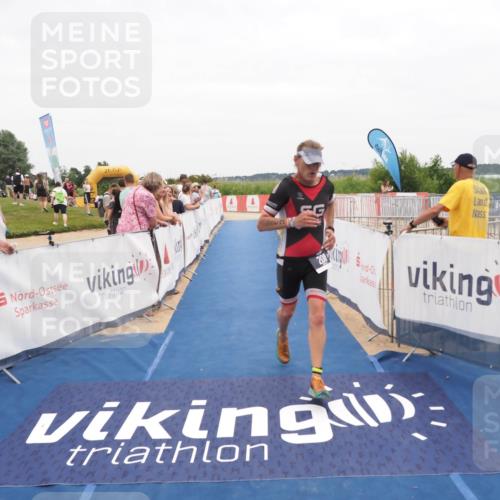 22.06.2025 - Viking Triathlon MichiJ http://msf.ph/oto/8131763 22.06.2025 15:41:22 Ziel 208 meine-sportfotos.de