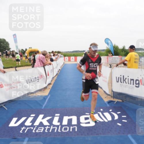 22.06.2025 - Viking Triathlon MichiJ http://msf.ph/oto/8131764 22.06.2025 15:41:22 Ziel 208 meine-sportfotos.de