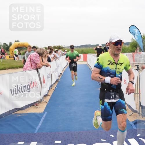 22.06.2025 - Viking Triathlon MichiJ http://msf.ph/oto/8131793 22.06.2025 15:41:32 Ziel 71, 505 meine-sportfotos.de