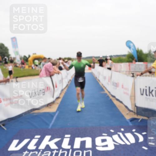 22.06.2025 - Viking Triathlon MichiJ http://msf.ph/oto/8131803 22.06.2025 15:41:33 Ziel 71, 505 meine-sportfotos.de