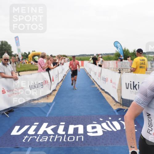 22.06.2025 - Viking Triathlon MichiJ http://msf.ph/oto/8131932 22.06.2025 15:42:23 Ziel 64, 78, 182 meine-sportfotos.de