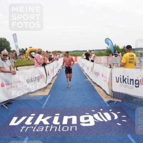 22.06.2025 - Viking Triathlon MichiJ http://msf.ph/oto/8131935 22.06.2025 15:42:23 Ziel 64, 78, 182 meine-sportfotos.de