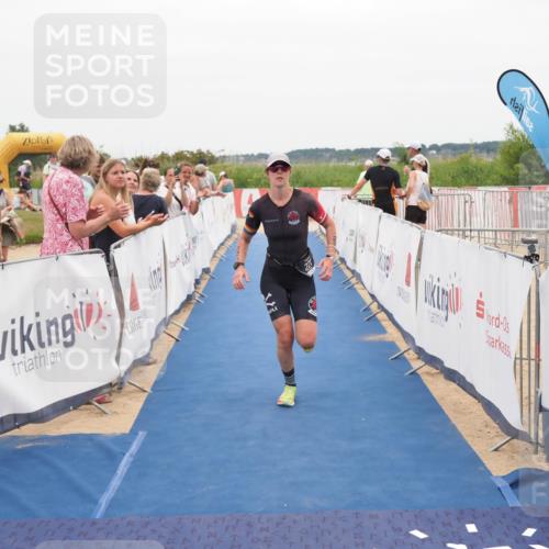 22.06.2025 - Viking Triathlon MichiJ http://msf.ph/oto/8131973 22.06.2025 15:42:31 Ziel 221 meine-sportfotos.de
