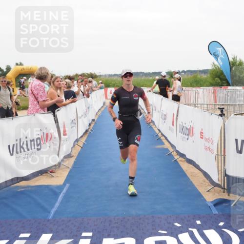 22.06.2025 - Viking Triathlon MichiJ http://msf.ph/oto/8131975 22.06.2025 15:42:31 Ziel 221 meine-sportfotos.de
