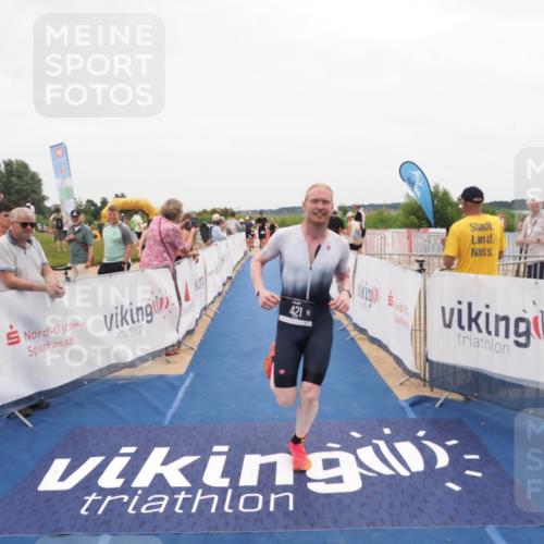 22.06.2025 - Viking Triathlon MichiJ http://msf.ph/oto/8132007 22.06.2025 15:42:49 Ziel 421 meine-sportfotos.de