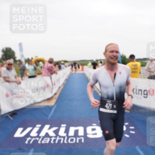 22.06.2025 - Viking Triathlon MichiJ http://msf.ph/oto/8132010 22.06.2025 15:42:50 Ziel 304, 421 meine-sportfotos.de