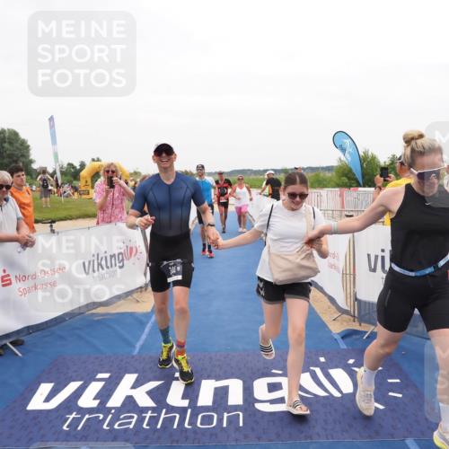22.06.2025 - Viking Triathlon MichiJ http://msf.ph/oto/8132049 22.06.2025 15:42:58 Ziel 304, 344, 389, 615 meine-sportfotos.de