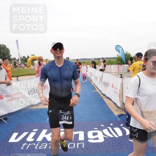 22.06.2025 - Viking Triathlon MichiJ http://msf.ph/oto/8132054 22.06.2025 15:42:59 Ziel 304, 344, 389, 615 meine-sportfotos.de
