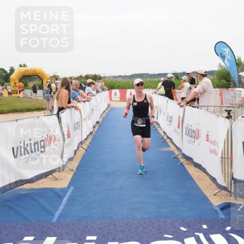 22.06.2025 - Viking Triathlon MichiJ http://msf.ph/oto/8132160 22.06.2025 15:43:36 Ziel 282 meine-sportfotos.de