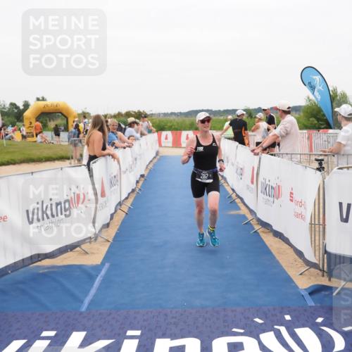 22.06.2025 - Viking Triathlon MichiJ http://msf.ph/oto/8132161 22.06.2025 15:43:37 Ziel 282 meine-sportfotos.de