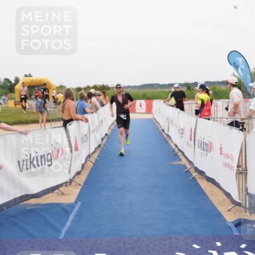 22.06.2025 - Viking Triathlon MichiJ http://msf.ph/oto/8132224 22.06.2025 15:44:24 Ziel 238 meine-sportfotos.de