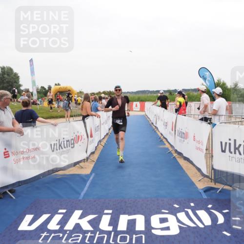 22.06.2025 - Viking Triathlon MichiJ http://msf.ph/oto/8132233 22.06.2025 15:44:25 Ziel 238 meine-sportfotos.de