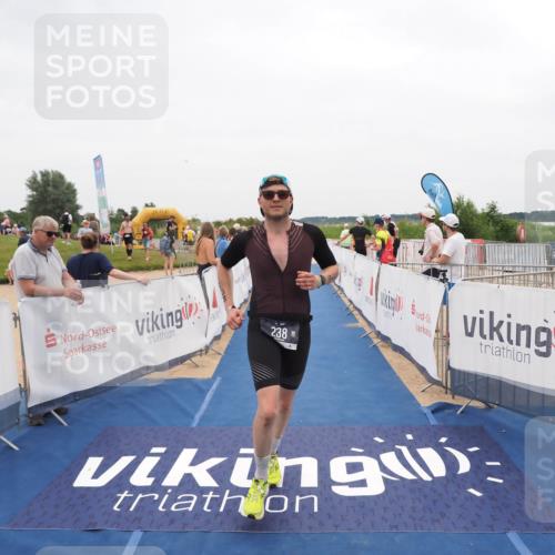 22.06.2025 - Viking Triathlon MichiJ http://msf.ph/oto/8132242 22.06.2025 15:44:26 Ziel 238 meine-sportfotos.de