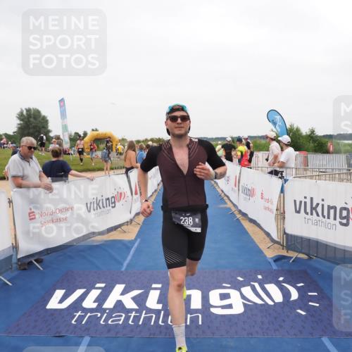 22.06.2025 - Viking Triathlon MichiJ http://msf.ph/oto/8132243 22.06.2025 15:44:27 Ziel 238 meine-sportfotos.de