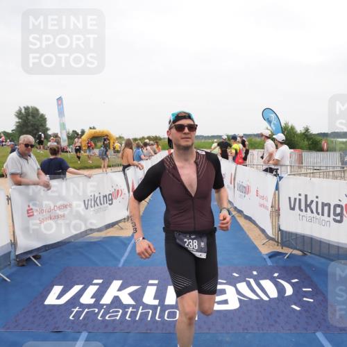 22.06.2025 - Viking Triathlon MichiJ http://msf.ph/oto/8132244 22.06.2025 15:44:27 Ziel 238 meine-sportfotos.de