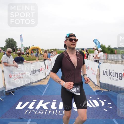 22.06.2025 - Viking Triathlon MichiJ http://msf.ph/oto/8132245 22.06.2025 15:44:27 Ziel 238 meine-sportfotos.de