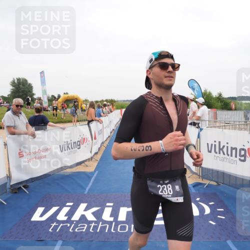 22.06.2025 - Viking Triathlon MichiJ http://msf.ph/oto/8132246 22.06.2025 15:44:27 Ziel 238 meine-sportfotos.de