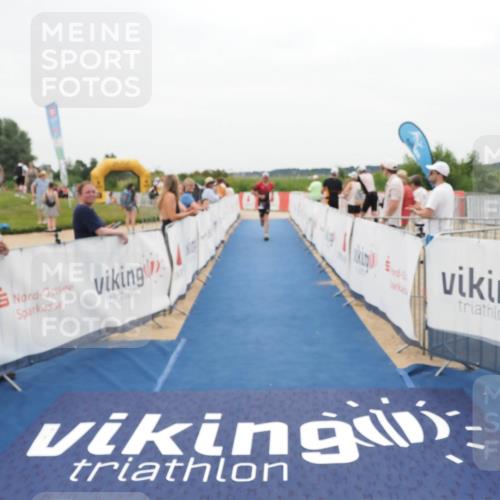 22.06.2025 - Viking Triathlon MichiJ http://msf.ph/oto/8132366 22.06.2025 15:45:07 Ziel 465, 511 meine-sportfotos.de