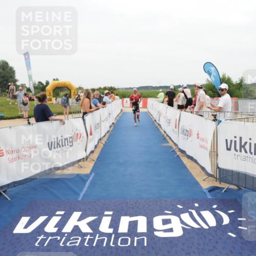 22.06.2025 - Viking Triathlon MichiJ http://msf.ph/oto/8132370 22.06.2025 15:45:07 Ziel 465, 511 meine-sportfotos.de