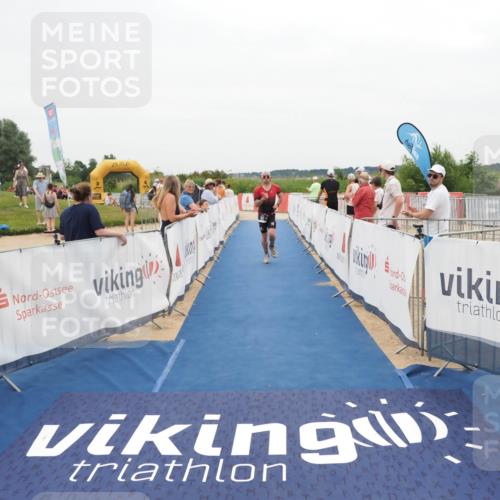 22.06.2025 - Viking Triathlon MichiJ http://msf.ph/oto/8132376 22.06.2025 15:45:08 Ziel 465, 511 meine-sportfotos.de