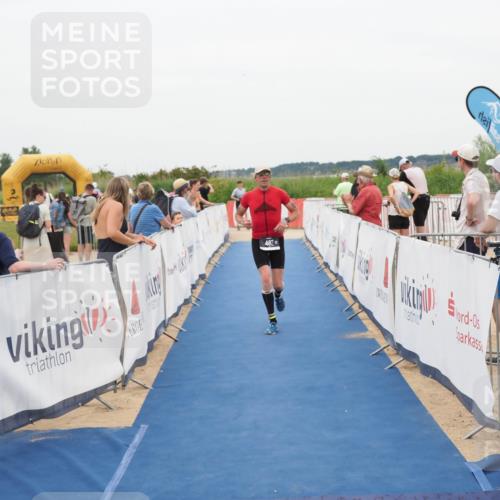 22.06.2025 - Viking Triathlon MichiJ http://msf.ph/oto/8132430 22.06.2025 15:45:42 Ziel 482 meine-sportfotos.de