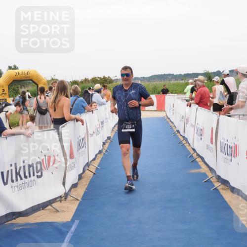 22.06.2025 - Viking Triathlon MichiJ http://msf.ph/oto/8132495 22.06.2025 15:45:55 Ziel 449 meine-sportfotos.de