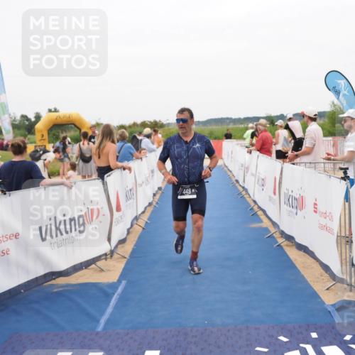 22.06.2025 - Viking Triathlon MichiJ http://msf.ph/oto/8132499 22.06.2025 15:45:55 Ziel 449 meine-sportfotos.de