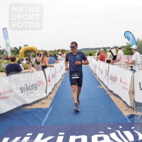 22.06.2025 - Viking Triathlon MichiJ http://msf.ph/oto/8132501 22.06.2025 15:45:55 Ziel 449 meine-sportfotos.de