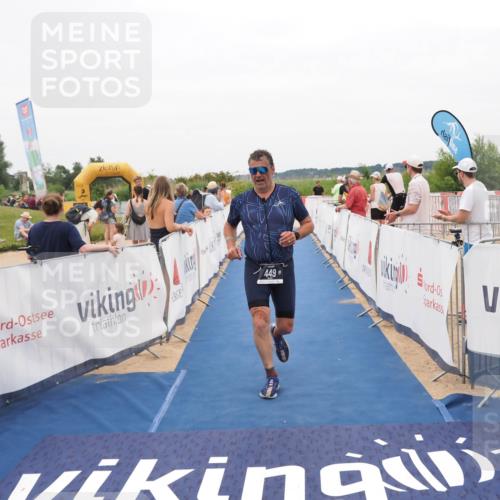 22.06.2025 - Viking Triathlon MichiJ http://msf.ph/oto/8132502 22.06.2025 15:45:56 Ziel 449 meine-sportfotos.de