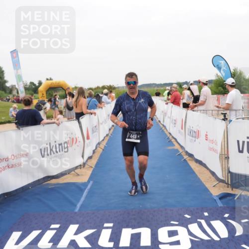 22.06.2025 - Viking Triathlon MichiJ http://msf.ph/oto/8132503 22.06.2025 15:45:56 Ziel 449 meine-sportfotos.de