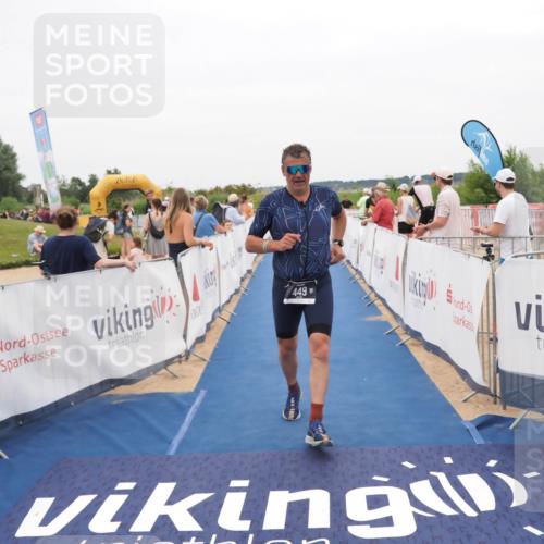 22.06.2025 - Viking Triathlon MichiJ http://msf.ph/oto/8132504 22.06.2025 15:45:56 Ziel 449 meine-sportfotos.de